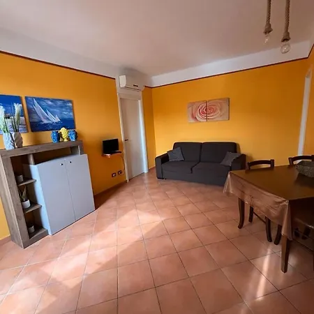 Orange House Apartment *