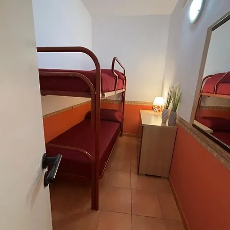 Orange House Apartment *